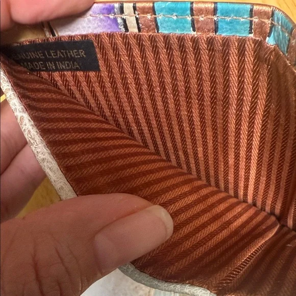 HANDPAINTED ABSTRACT WALLET 🎨 - Picture 17 of 17